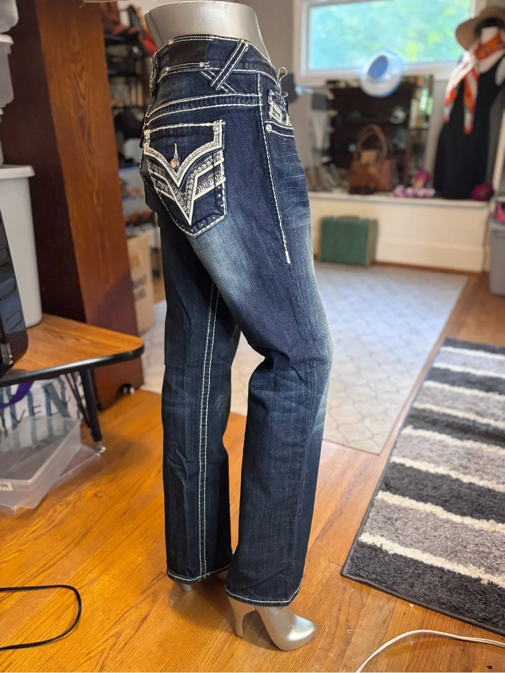 Vigoss Premium Denim Bootcut Jeans Size 32/33 Dark Wash Embellished Pocket Jeans